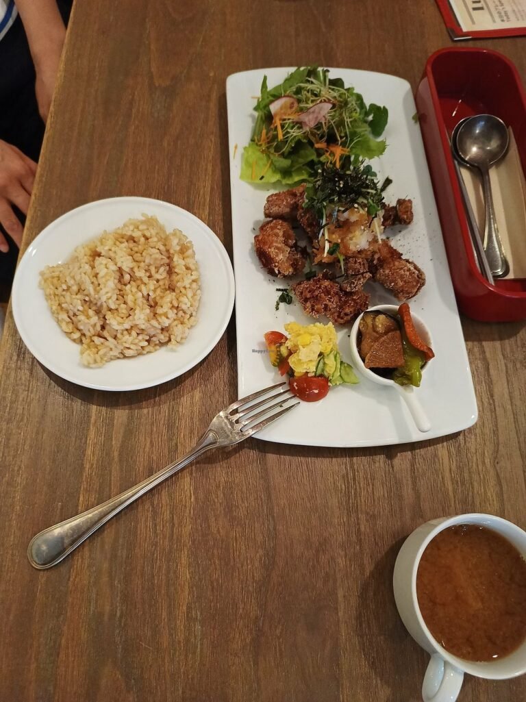 hcmp22968 1691050 768x1025